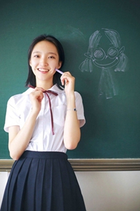 美女扒開(kāi)秘?部位讓男人視頻,直播驚魂：美女隱私曝光，道德底線何在？-5